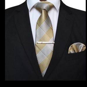 Men's Italian.Pure Silk Tie .Pocket Square and Tie Bar Included